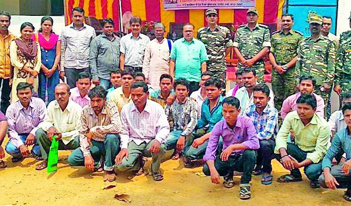 Development of villages along with citizens from self-employed | स्वयंरोजगारातून होणार नागरिकांसह गावांचा विकास