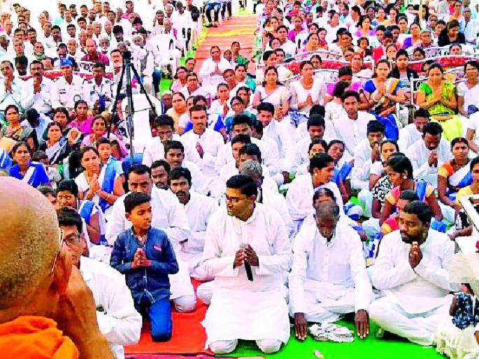 57 people took initiation of Buddhist Dhamma | ५७ जणांनी घेतली बौद्ध धम्माची दीक्षा 57 people took initiation of Buddhist Dhamma | ५७ जणांनी घेतली बौद्ध धम्माची दीक्षा