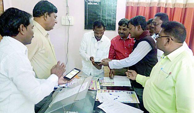 Talk about teacher problems | शिक्षकांच्या समस्यांबाबत चर्चा Talk about teacher problems | शिक्षकांच्या समस्यांबाबत चर्चा