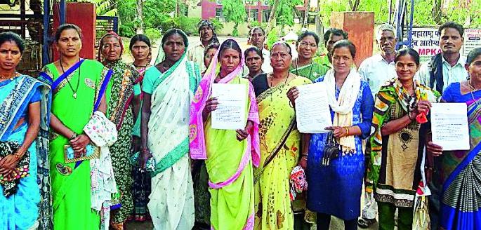 Take action on the vendors | दारू विक्रेत्यांवर कारवाई करा Take action on the vendors | दारू विक्रेत्यांवर कारवाई करा