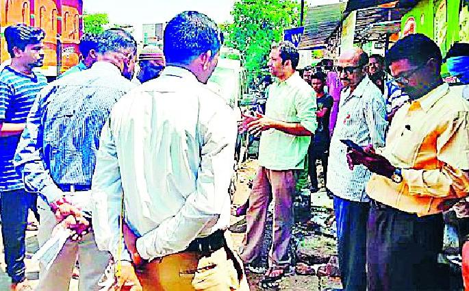 Seized a white jugged truck | पांढरा गूळ भरलेला ट्रक जप्त Seized a white jugged truck | पांढरा गूळ भरलेला ट्रक जप्त