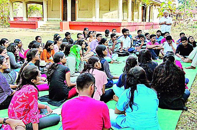 Churning on 'Tuneyabhavan to Soci Bhavan' | ‘तारुण्यभान ते समाजभान’वर मंथन Churning on 'Tuneyabhavan to Soci Bhavan' | ‘तारुण्यभान ते समाजभान’वर मंथन