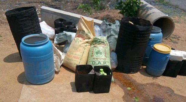 In Gadchiroli, villagers caught 1500 kg of Mahua liquor | गडचिरोलीत गावकऱ्यांनी पकडला तब्बल १५०० किलो मोहसडवा In Gadchiroli, villagers caught 1500 kg of Mahua liquor | गडचिरोलीत गावकऱ्यांनी पकडला तब्बल १५०० किलो मोहसडवा