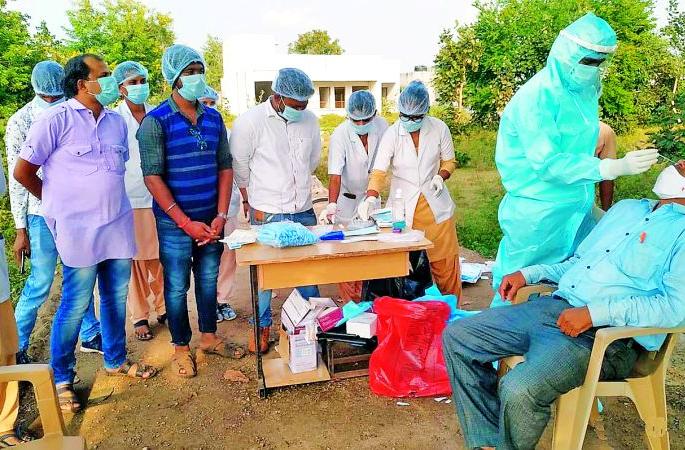 34 secondary teachers were found in the district | जिल्हाभरात 34 माध्यमिक शिक्षक आढळले काेराेनाबाधित 34 secondary teachers were found in the district | जिल्हाभरात 34 माध्यमिक शिक्षक आढळले काेराेनाबाधित