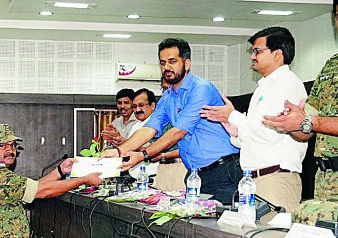 Serve honestly and devoted service | निष्ठापूर्वक व समर्पणभावनेने प्रामाणिक सेवा द्या