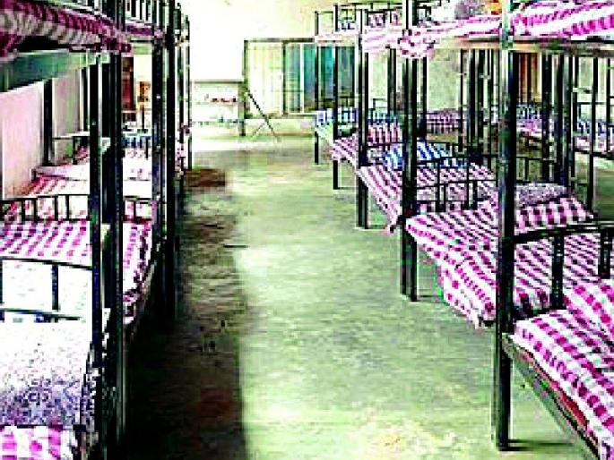 Ashtamashala becomes empty of ghostly rumors | भुताटकीच्या अफवेने आश्रमशाळा झाली रिकामी