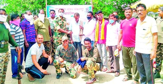 The psychiatrist met Swakiyan six months later | ‘त्या’ मनाेरुग्णाची सहा महिन्यांनंतर झाली स्वकियांशी भेट The psychiatrist met Swakiyan six months later | ‘त्या’ मनाेरुग्णाची सहा महिन्यांनंतर झाली स्वकियांशी भेट