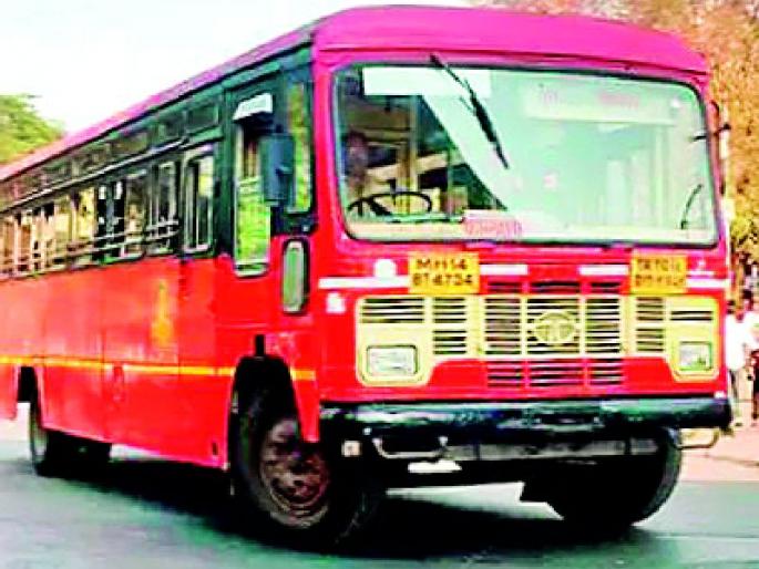 ST bus wheels are dimmed throughout the district | जिल्हाभरात एसटी बसची चाके मंदावली ST bus wheels are dimmed throughout the district | जिल्हाभरात एसटी बसची चाके मंदावली