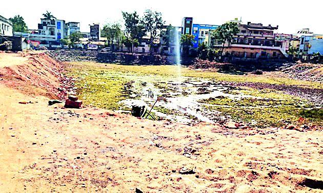 Beautify the body by removing the encroachment | अतिक्रमण काढूनच बोडीचे सौंदर्यीकरण करा  Beautify the body by removing the encroachment | अतिक्रमण काढूनच बोडीचे सौंदर्यीकरण करा