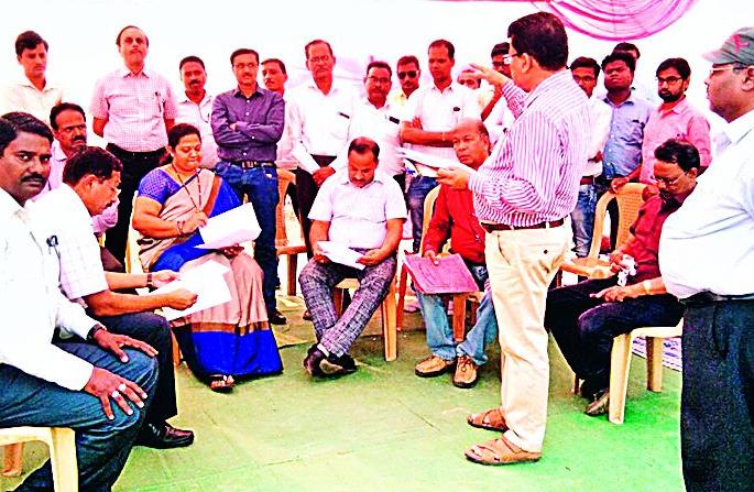 District Propaganda Movement | जि.प.अभियंत्यांचे धरणे आंदोलन District Propaganda Movement | जि.प.अभियंत्यांचे धरणे आंदोलन
