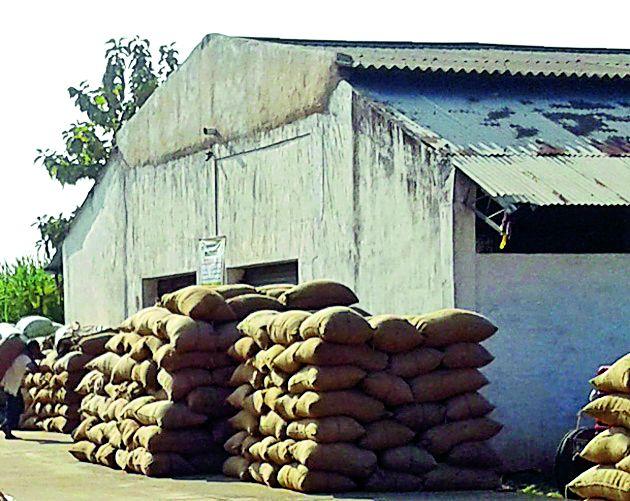 Warehouse rental pending for seven years | सात वर्षांपासून गोदाम भाडे प्रलंबित