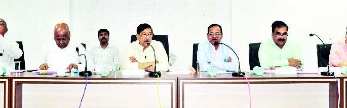 The common man should work as a centerpiece | सामान्य माणसाला केंद्रबिंदू मानून काम करावे The common man should work as a centerpiece | सामान्य माणसाला केंद्रबिंदू मानून काम करावे