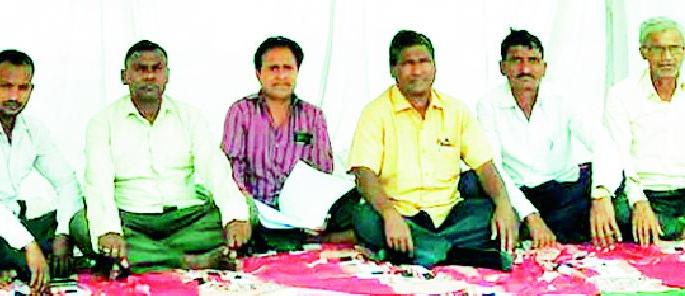 The nature of the four fasters deteriorated | चार उपोषणकर्त्यांची प्रकृती खालावली The nature of the four fasters deteriorated | चार उपोषणकर्त्यांची प्रकृती खालावली