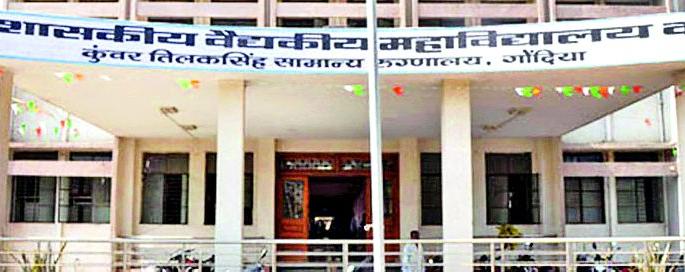 Hospital expenses in the dark even after spending 2 crores | २ कोटी खर्च करुनही रुग्णालय अंधारात Hospital expenses in the dark even after spending 2 crores | २ कोटी खर्च करुनही रुग्णालय अंधारात