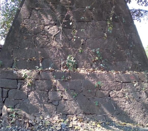 Stone shocks testify to Godavari voyage! | गोदावरी जलप्रवासाची साक्ष देताहेत दगडी धक्के !