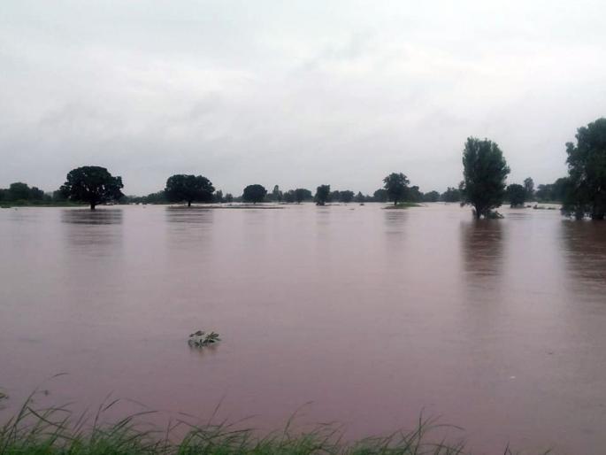  Three villages of Kayadhu hit in Oudah | औंढ्यात कयाधूचा तीन गावांना फटका