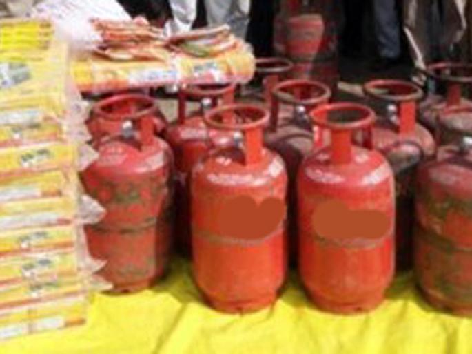 Gas distribution to 1723 beneficiaries for forest conservation | वन संवर्धनासाठी १७२३ लाभार्थ्यांना गॅस वाटप Gas distribution to 1723 beneficiaries for forest conservation | वन संवर्धनासाठी १७२३ लाभार्थ्यांना गॅस वाटप