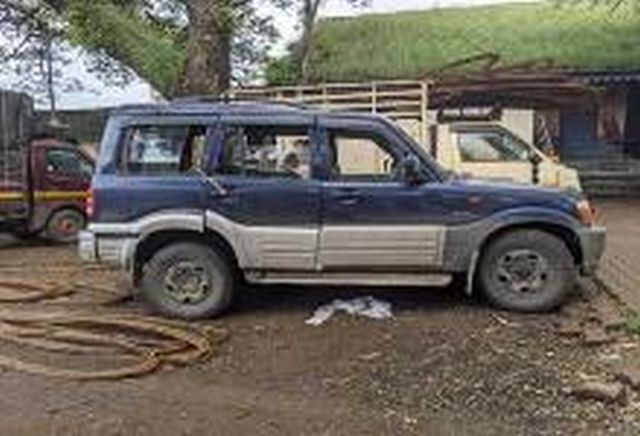 Suspect arrested for stealing cows | गायी चोरी करणाऱ्या संशयिताला वाहनासह अटक