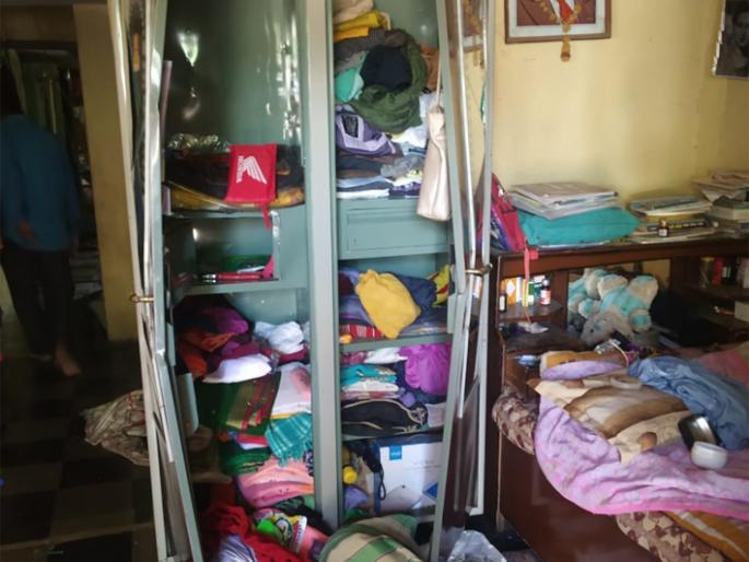 Four houses were demolished in Patur | परतूरमध्ये चार घरे फोडली Four houses were demolished in Patur | परतूरमध्ये चार घरे फोडली