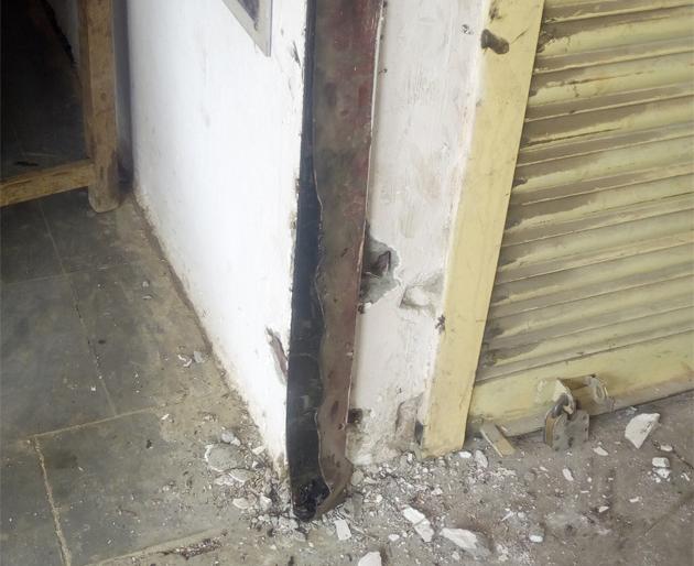 The thefts in two places at Kumbhar Pimpalgaon | कुंभार पिंपळगावात दोन ठिकाणी चोरी The thefts in two places at Kumbhar Pimpalgaon | कुंभार पिंपळगावात दोन ठिकाणी चोरी