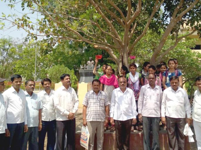 Come on, eat grain... drink water! | चिऊ ये, दाणा खा... पाणी पी ! Come on, eat grain... drink water! | चिऊ ये, दाणा खा... पाणी पी !