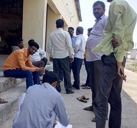 Which is the place to keep the pigeon ? | तूर ठेवायला कुणी जागा देता का... जागा... ? Which is the place to keep the pigeon ? | तूर ठेवायला कुणी जागा देता का... जागा... ?