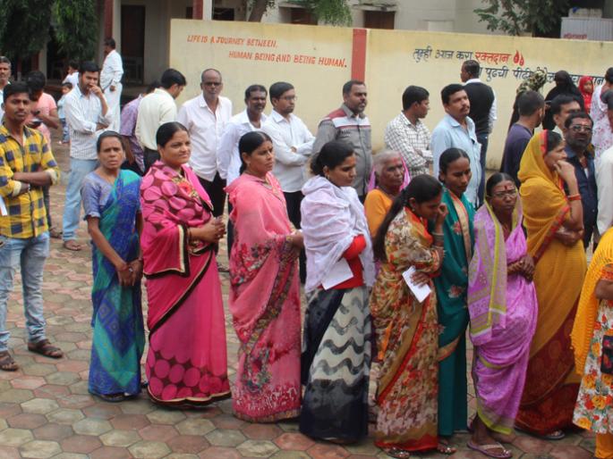 Voting in polling booth increases ... | भोकरदनमध्ये वाढला मतदानाचा टक्का...