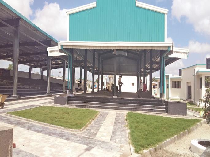 Karjat's updated cemetery becomes a tourist destination | कर्जतची अद्ययावत स्मशानभूमी बनली पर्यटनस्थळ Karjat's updated cemetery becomes a tourist destination | कर्जतची अद्ययावत स्मशानभूमी बनली पर्यटनस्थळ