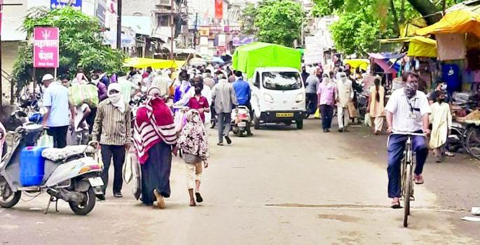 Khamgaonkars forget the restricted area | प्रतिबंधित क्षेत्राचा खामगावकरांना विसर Khamgaonkars forget the restricted area | प्रतिबंधित क्षेत्राचा खामगावकरांना विसर