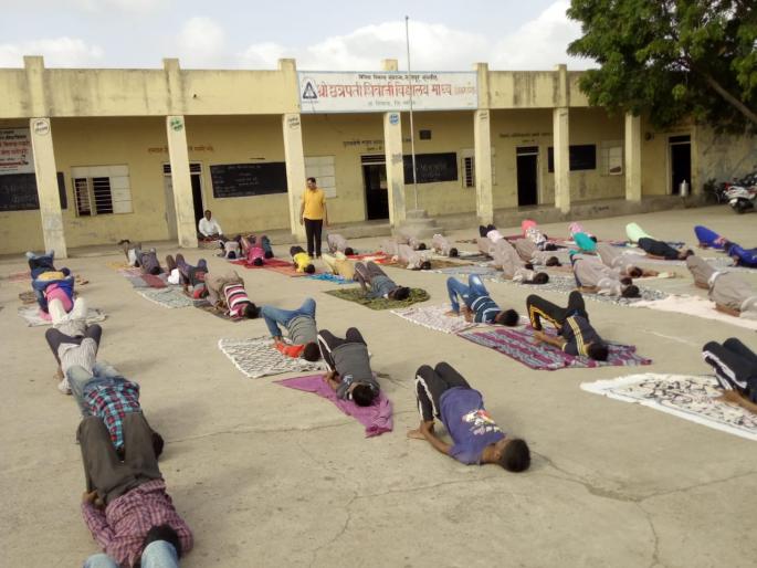 Yoga Day is exciting in Kokangaon | कोकणगाव येथे योग दिन उत्साहात  Yoga Day is exciting in Kokangaon | कोकणगाव येथे योग दिन उत्साहात