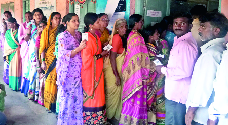 80 percent polling for Shirol Municipal Elections | शिरोळ पालिकेसाठी चुरशीने ८० टक्के मतदान