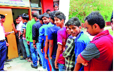 Government storms in college | कॉलेजमध्ये राजकीय वादळ घुमणार Government storms in college | कॉलेजमध्ये राजकीय वादळ घुमणार