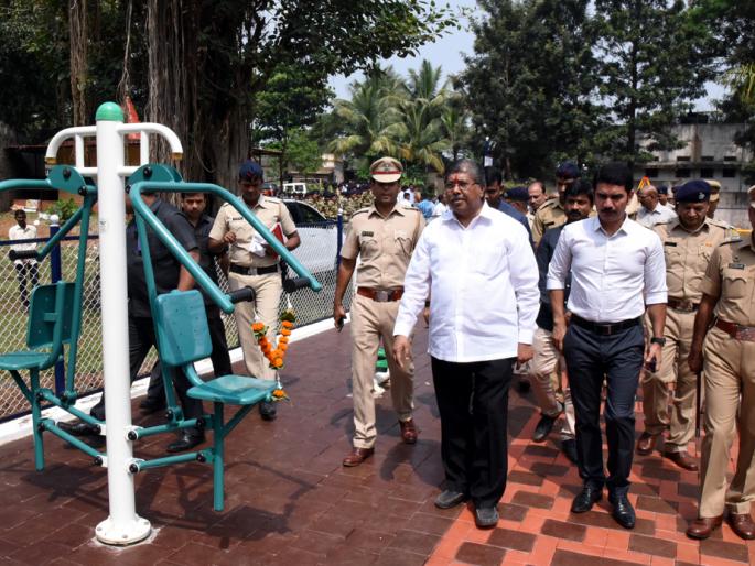Open Gym for the police, inauguration of the study room at the Kolhapur police headquarters | कोल्हापूर पोलीस मुख्यालयात पोलीसांसाठी ओपन जीम, अभ्यासिकेचे उदघाटन Open Gym for the police, inauguration of the study room at the Kolhapur police headquarters | कोल्हापूर पोलीस मुख्यालयात पोलीसांसाठी ओपन जीम, अभ्यासिकेचे उदघाटन