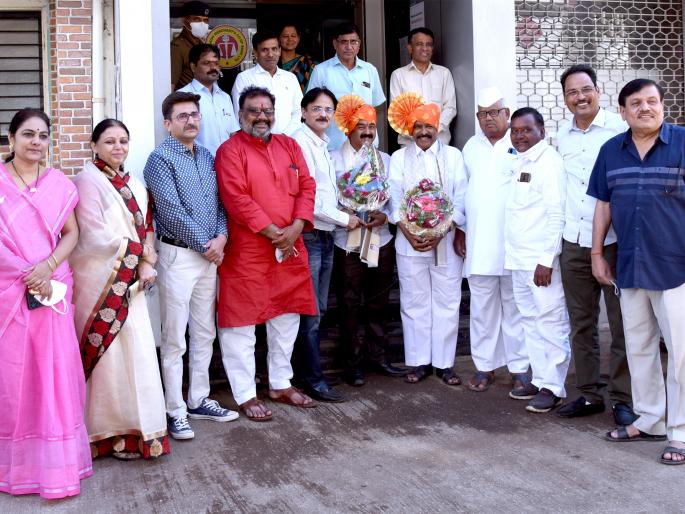 Ashok Gawli as Lasalgaon Merchants Bank Chairman | लासलगाव मर्चंट्स बँक चेअरमनपदी अशोक गवळी Ashok Gawli as Lasalgaon Merchants Bank Chairman | लासलगाव मर्चंट्स बँक चेअरमनपदी अशोक गवळी