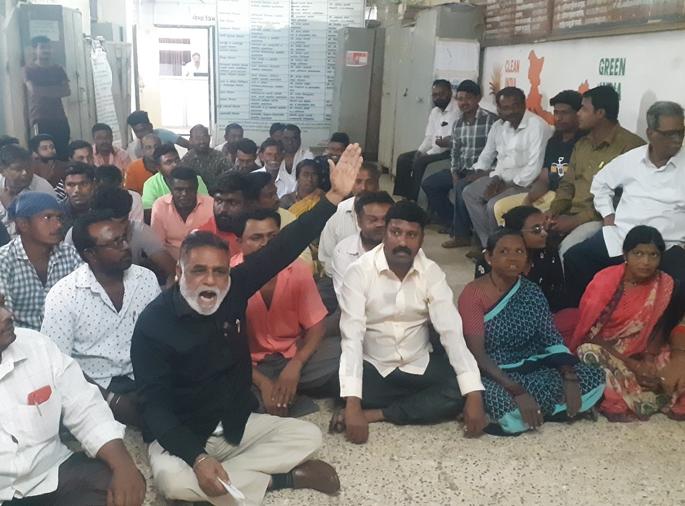 Vegetable sellers oppose migration | भाजीपाला विक्रेत्यांचा स्थलांतरास विरोध Vegetable sellers oppose migration | भाजीपाला विक्रेत्यांचा स्थलांतरास विरोध