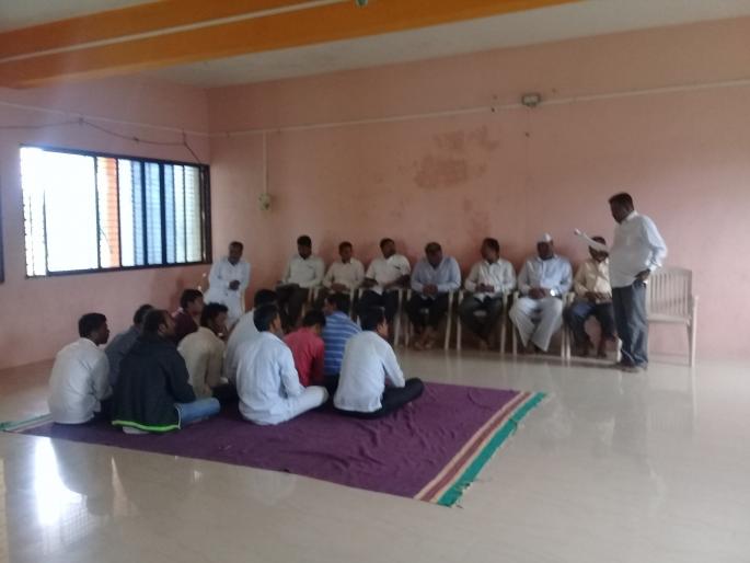 Villagers move around in Gram Sabha of Manori | मानोरीच्या ग्रामसभेकडे ग्रामस्थांनी फिरविली पाठ Villagers move around in Gram Sabha of Manori | मानोरीच्या ग्रामसभेकडे ग्रामस्थांनी फिरविली पाठ