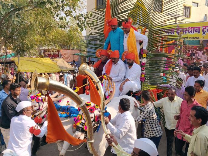 Jatoshoswas started in Jha Ghosh by Matoba Maharaj | मतोबा महाराजांच्या जय घोषात यात्रोत्सवास प्रारंभ Jatoshoswas started in Jha Ghosh by Matoba Maharaj | मतोबा महाराजांच्या जय घोषात यात्रोत्सवास प्रारंभ