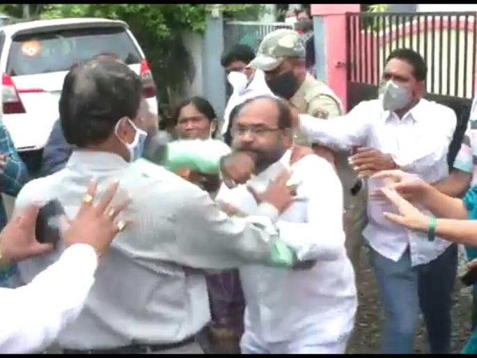 Confusion due to internal dispute within Shiv Sena | शिवसेनेच्या अंतर्गत वादामुळे गोंधळ Confusion due to internal dispute within Shiv Sena | शिवसेनेच्या अंतर्गत वादामुळे गोंधळ