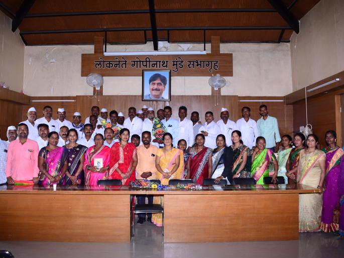 Mukesh Kapadi re-elected as president of Sinnar Taluka Village Workers Police Patil Association | सिन्नर तालुका गाव कामगार पोलीस पाटील संघटनेच्या अध्यक्षपदी पुन्हा मुकेश कापडी Mukesh Kapadi re-elected as president of Sinnar Taluka Village Workers Police Patil Association | सिन्नर तालुका गाव कामगार पोलीस पाटील संघटनेच्या अध्यक्षपदी पुन्हा मुकेश कापडी