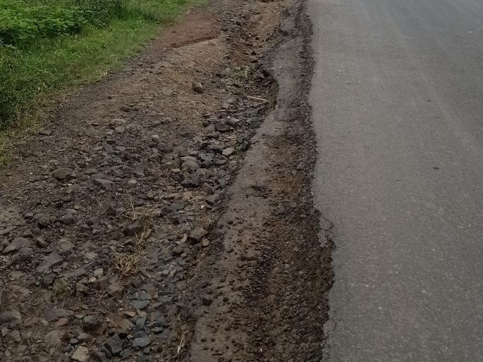 Exercise while navigating through the pits | खड्ड्यांतून मार्गक्रमण करताना कसरत Exercise while navigating through the pits | खड्ड्यांतून मार्गक्रमण करताना कसरत