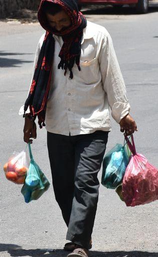 Markets continue as before | बाजारपेठा पूर्वीप्रमाणेच सुरू Markets continue as before | बाजारपेठा पूर्वीप्रमाणेच सुरू