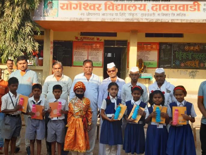Distribute school supplies to needy students | गरजू विद्यार्थ्यांना शालेय साहित्य वाटप Distribute school supplies to needy students | गरजू विद्यार्थ्यांना शालेय साहित्य वाटप