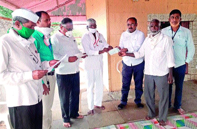 Compensation for damage to nature cyclones | निसर्ग चक्र ीवादळातील नुकसानग्रस्तांना भरपाई Compensation for damage to nature cyclones | निसर्ग चक्र ीवादळातील नुकसानग्रस्तांना भरपाई