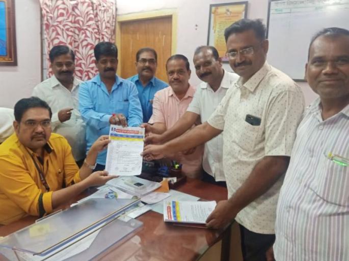 Submit the salary commission premium to the account | वेतन आयोगाचा हप्ता खात्यावर जमा करा Submit the salary commission premium to the account | वेतन आयोगाचा हप्ता खात्यावर जमा करा