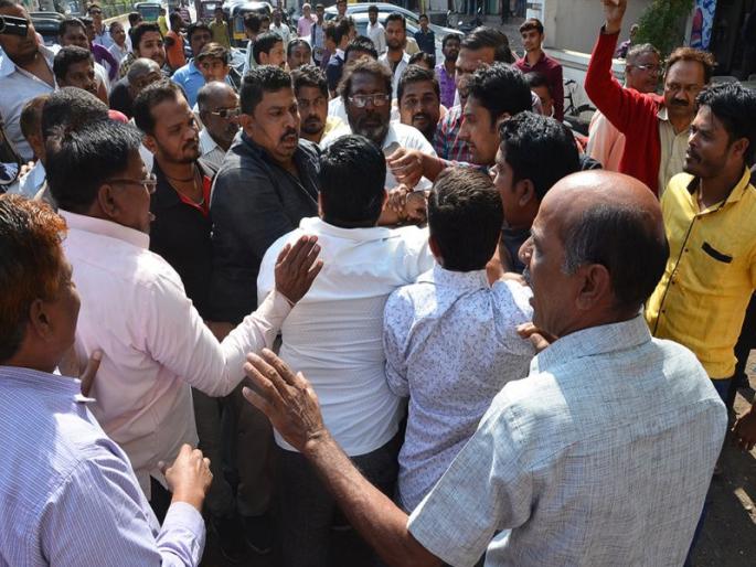 Strike in encroachment staff and hawkers | अतिक्रमण कर्मचारी व हॉकर्समध्ये हाणामारी