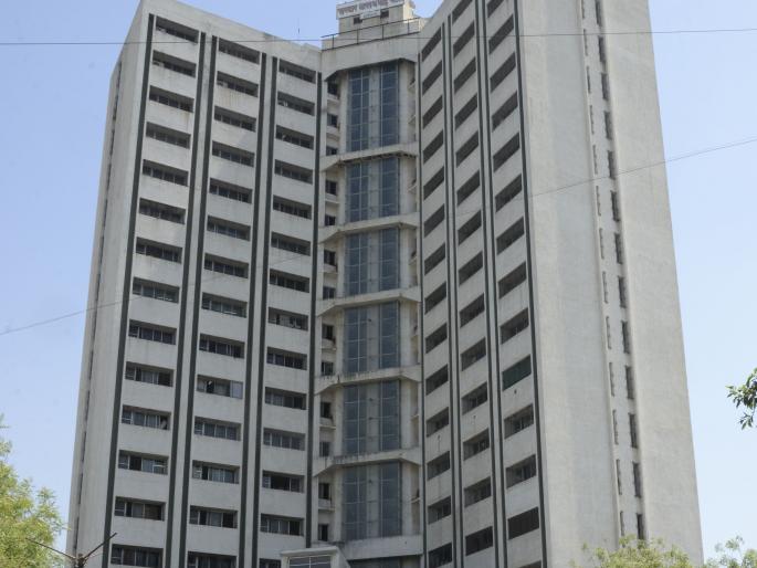 Five-fold penalty can be canceled, two percent judicial settlement, rent reciprocity resolutions | गाळेधारकांवरील पाच पट दंड रद्द, दोन टक्के शास्ती लावून फेरमुल्यांकनाने भाडे वसूलीचा ठराव Five-fold penalty can be canceled, two percent judicial settlement, rent reciprocity resolutions | गाळेधारकांवरील पाच पट दंड रद्द, दोन टक्के शास्ती लावून फेरमुल्यांकनाने भाडे वसूलीचा ठराव