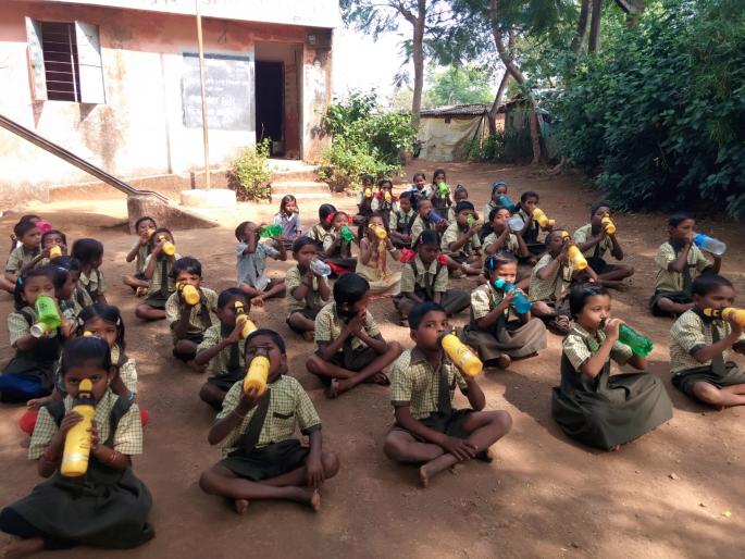  'Water Bell' activities in the tribal school of Garhpada | आदिवासी शाळेत ‘वॉटर बेल’ उपक्रम