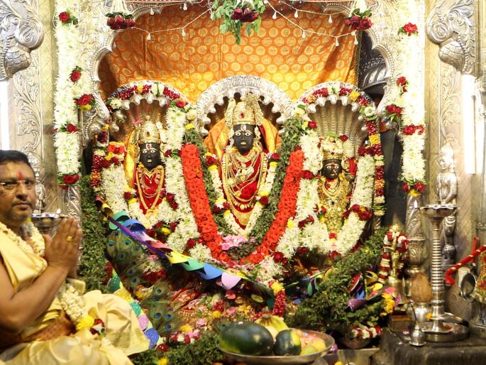 Ram Janmotsav program in the presence of few devotees from the organization | संस्थांकडून मोजक्याच भाविकांच्या उपस्थितीत राम जन्मोत्सव कार्यक्रम Ram Janmotsav program in the presence of few devotees from the organization | संस्थांकडून मोजक्याच भाविकांच्या उपस्थितीत राम जन्मोत्सव कार्यक्रम