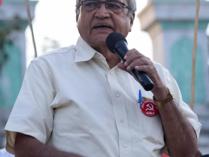 Central Government, this is the struggle of the workers against the capitalists | केंद्र सरकार, भांडवलदारांविरोधात हा श्रमिकांचा लढा : ढवळे Central Government, this is the struggle of the workers against the capitalists | केंद्र सरकार, भांडवलदारांविरोधात हा श्रमिकांचा लढा : ढवळे