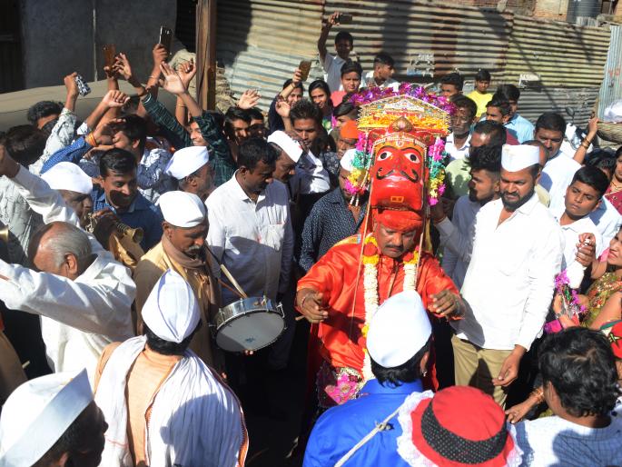The procession of Bashōshi and Yesoji heroes | बाशिंगे अन् येसोजी वीरांची मिरवणूक The procession of Bashōshi and Yesoji heroes | बाशिंगे अन् येसोजी वीरांची मिरवणूक